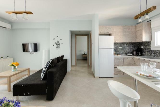 Bright Spacious Two-Bedroom Apartment Szaloniki Kültér fotó